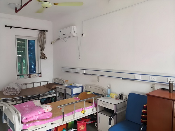缅怀，金球奖颁奖典礼现场致敬若塔及其弟弟