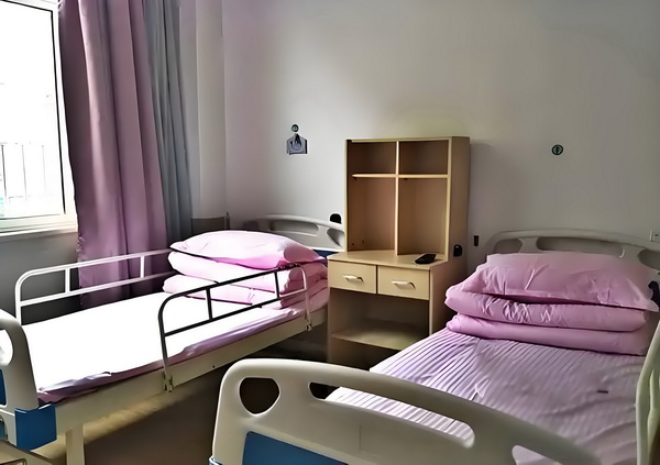 央视三报点评《阵地》，客观评价却遭差评炮轰，网友：不如看阅兵